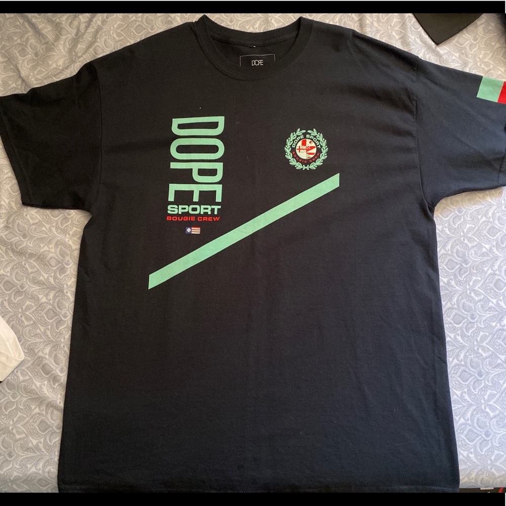 GRAPHIC T-SHIRT (GREAT CONDITION)
